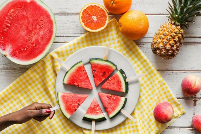 feta shalqini dhe fruta